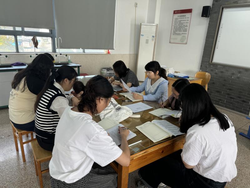 第二次教研活动照片2.JPG